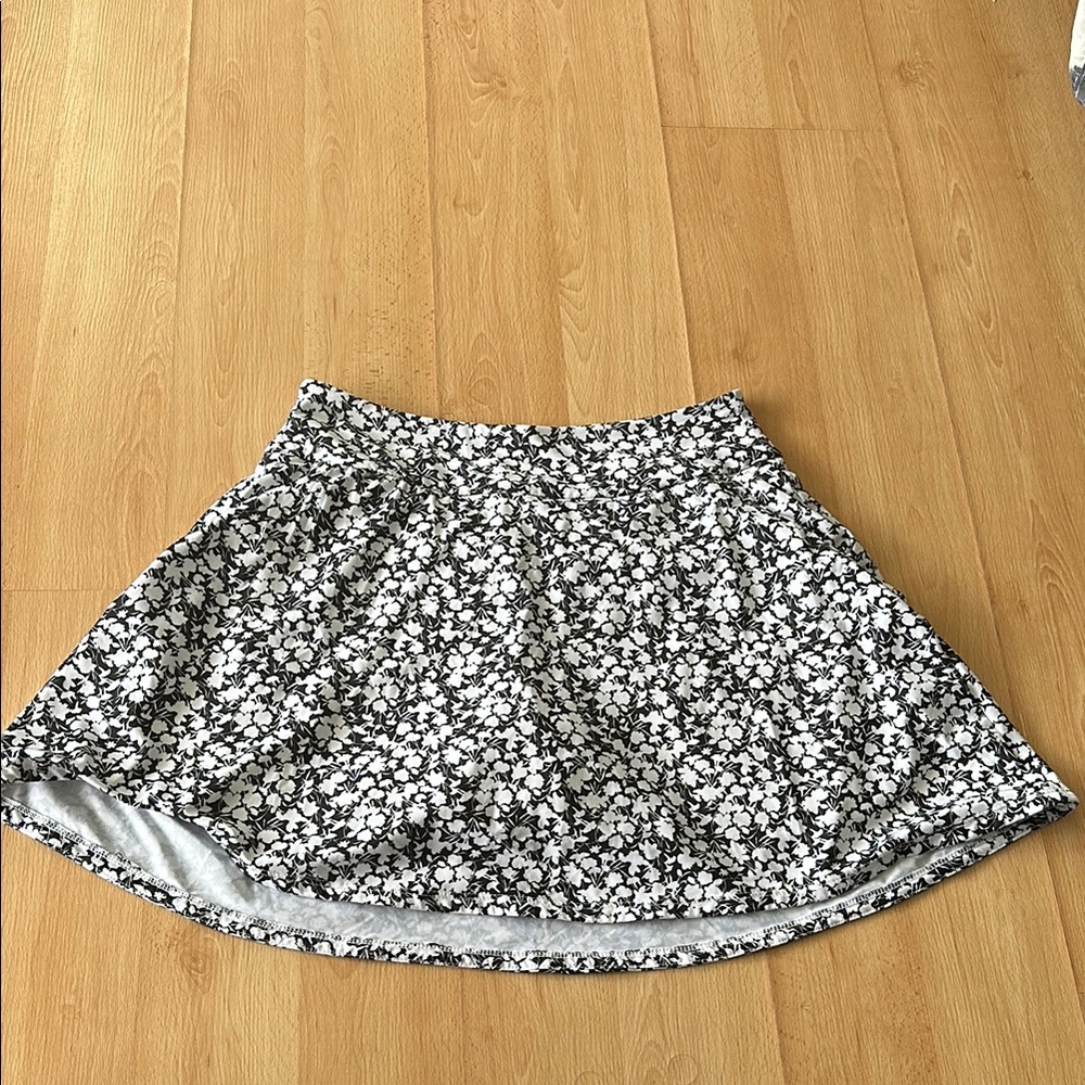 adidas Black and White Floral skorts